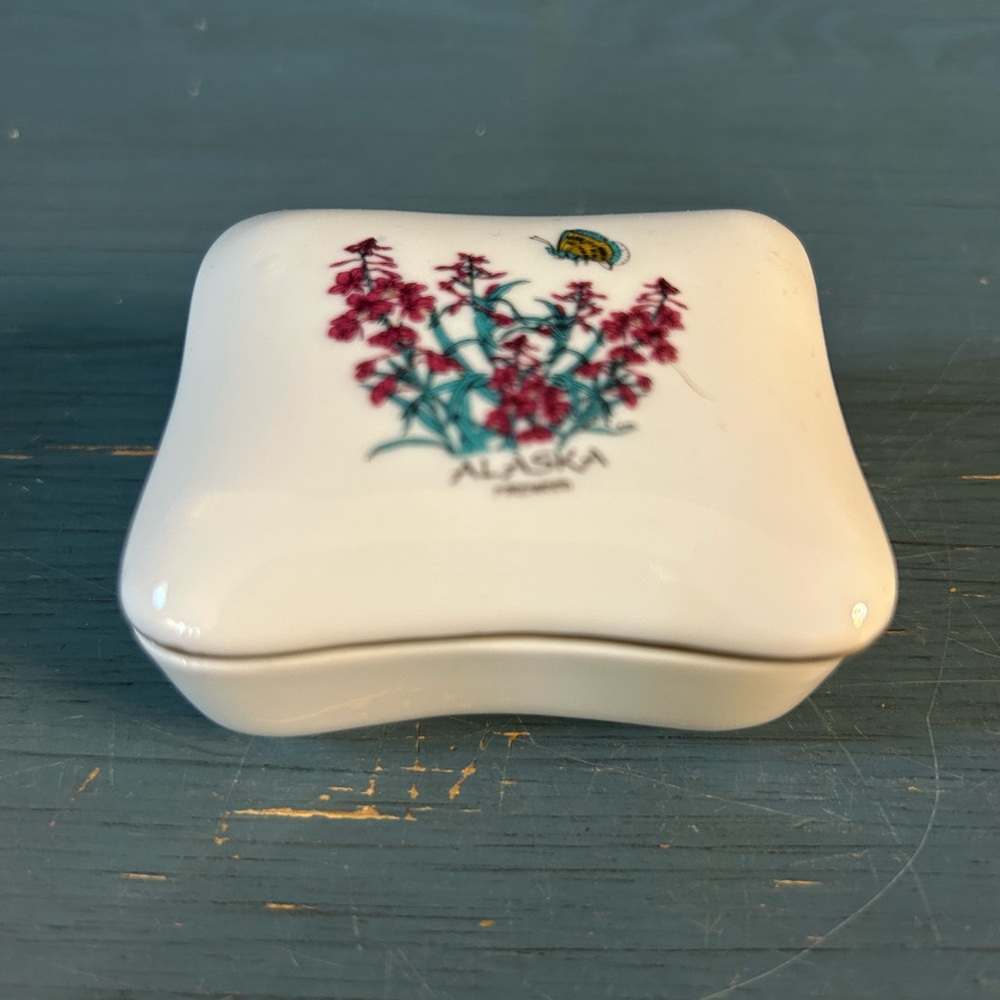 Alaska Floral Keepsake Box - Vintage 1994